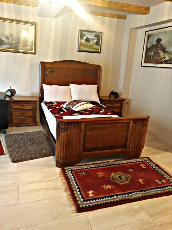 Апартаменты La Curtea Veche Lapus Экстерьер фото