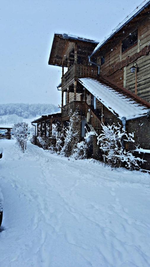 Апартаменты La Curtea Veche Lapus Экстерьер фото